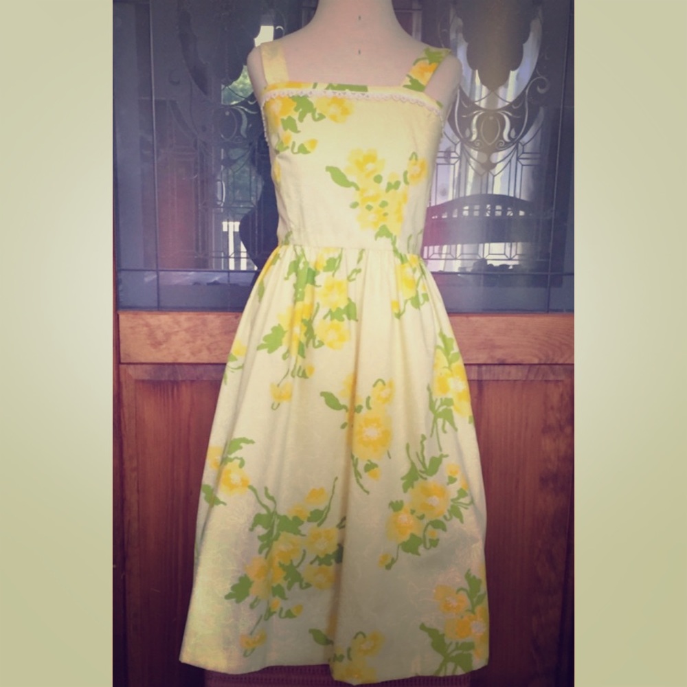 1950s 1960s Vintage Yellow Floral sun dress